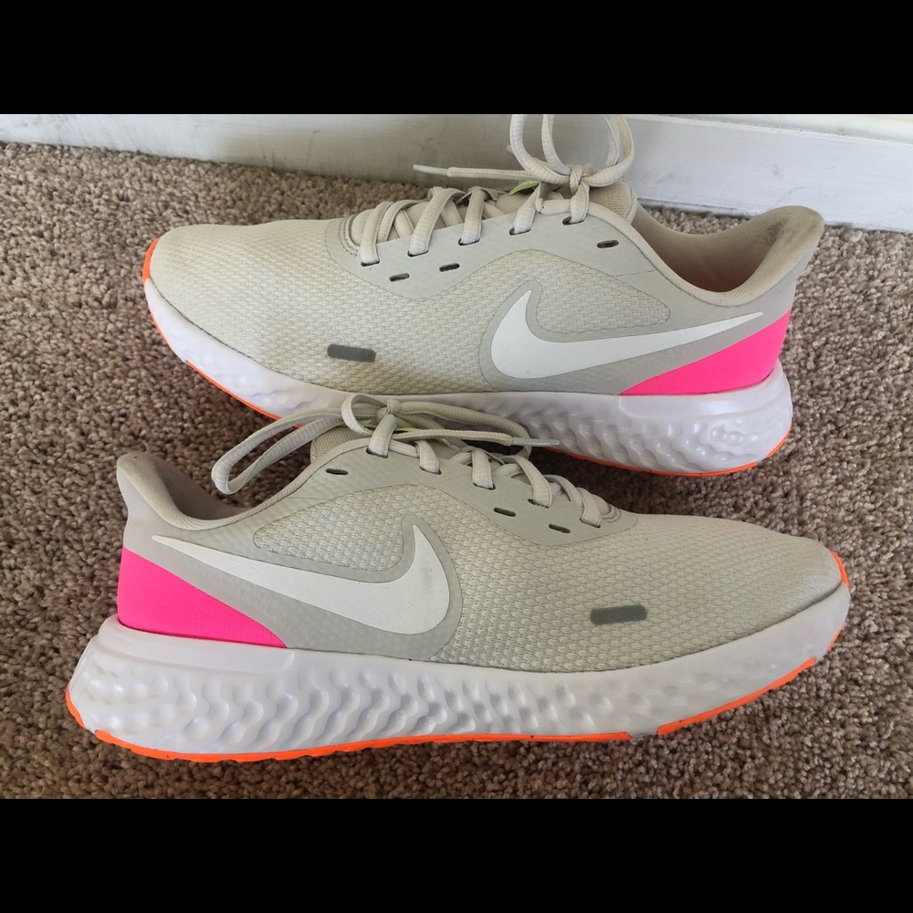 bq3207 nike revolution 5
